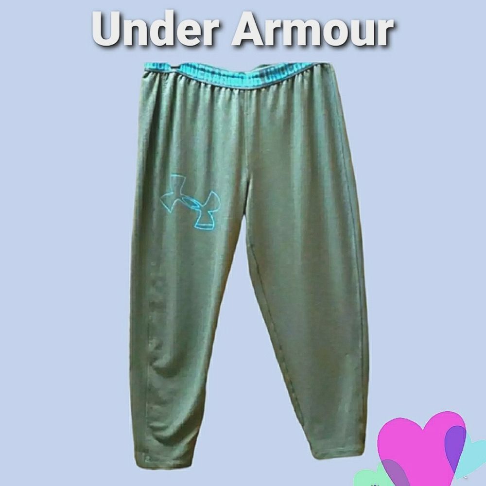 2/$50💕 Under Armour Grey 3/4 Length Joggers